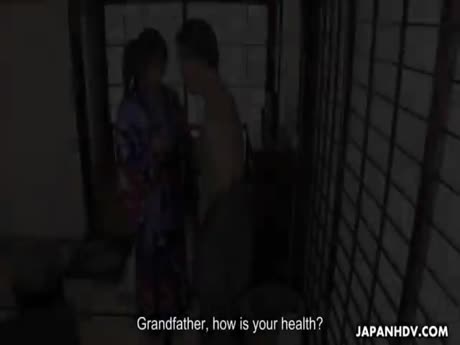 Смотреть видео Нене - милая брюнетка-подросток, которая обходится с парнями, которые слишком хотят трахнуть ее киску. Затем она сосет их члены и трахает их, пока не получит кримпай